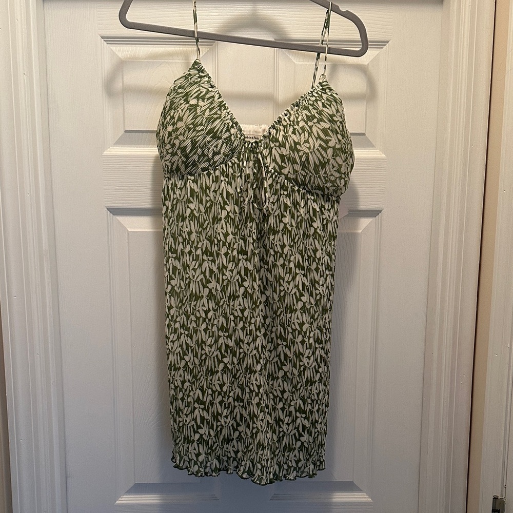 Plisse green babydoll mini dress 
Abercrombie & Fitch
Large